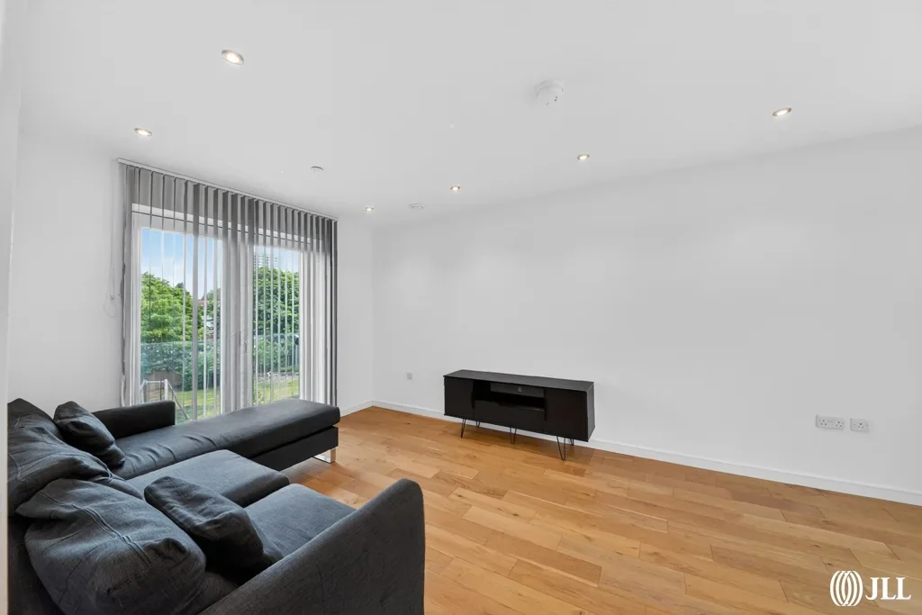 Flat Prospect Row in Greater London
