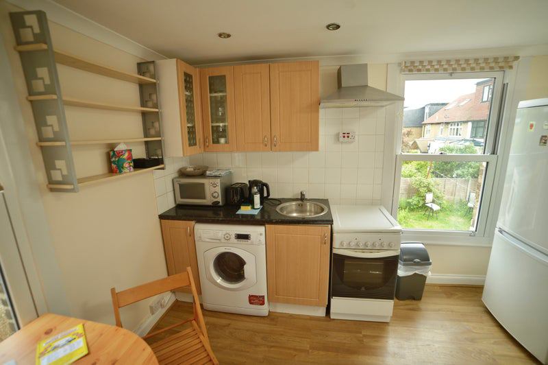 Flat Maidenhead Road in Windsor