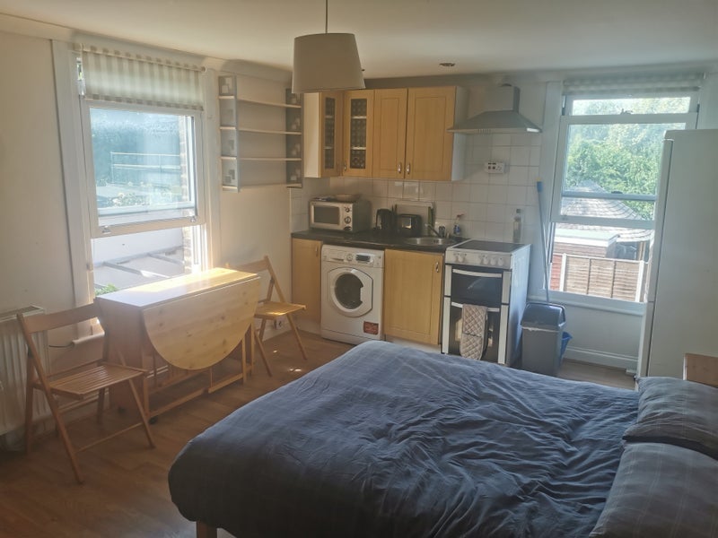 Flat Maidenhead Road in Windsor