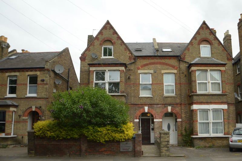 Flat Maidenhead Road in Windsor