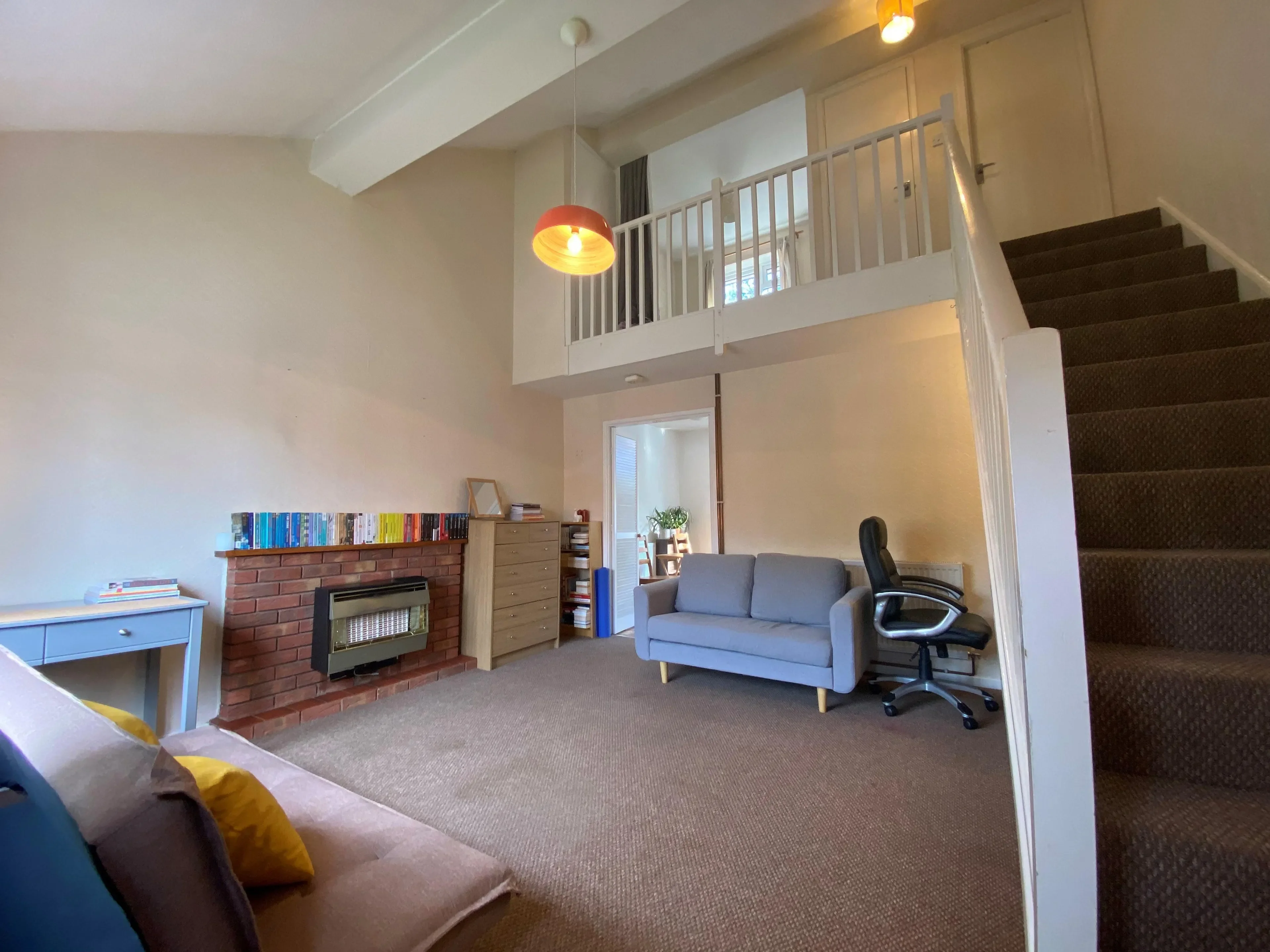 House Barbers Close in Worcester