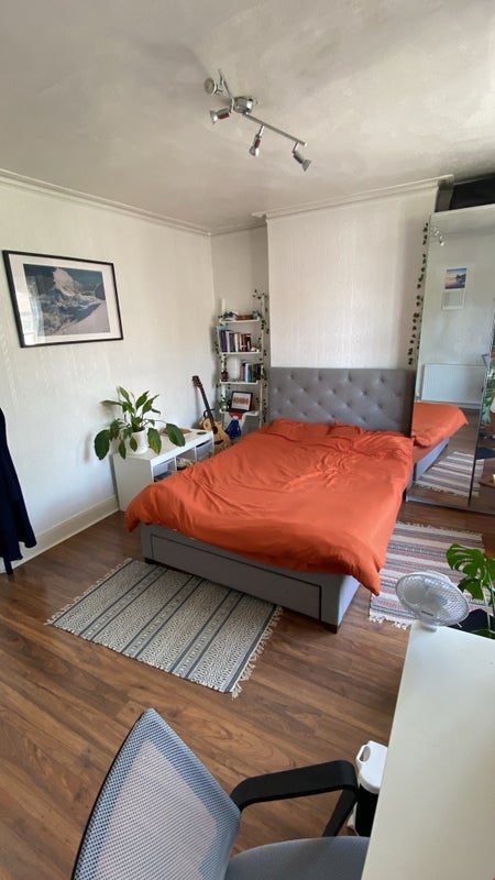 Room Trentham Street in Greater London