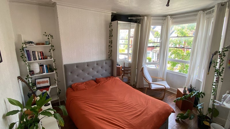 Room Trentham Street in Greater London