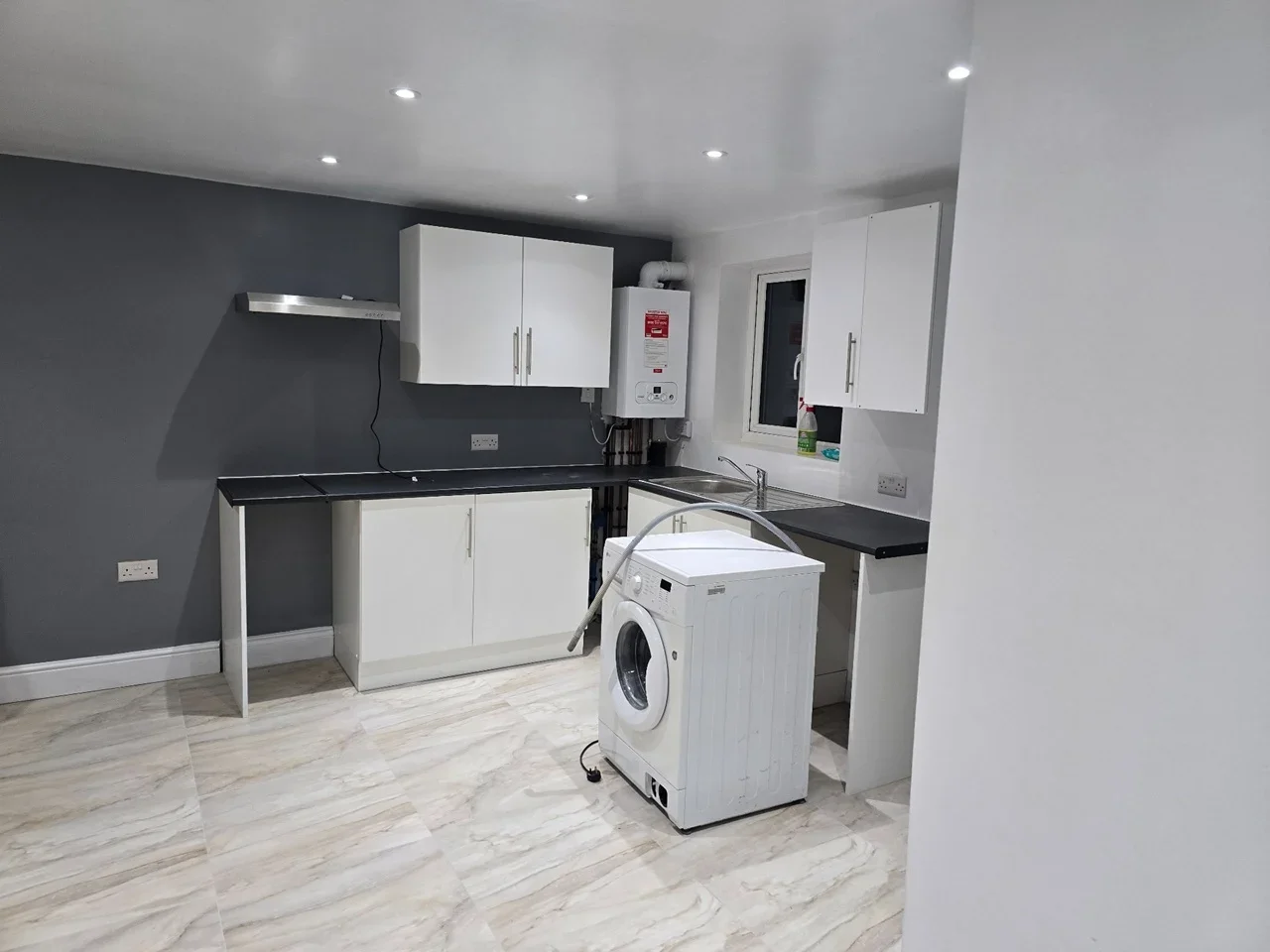 Flat Queenswood Avenue in Greater London
