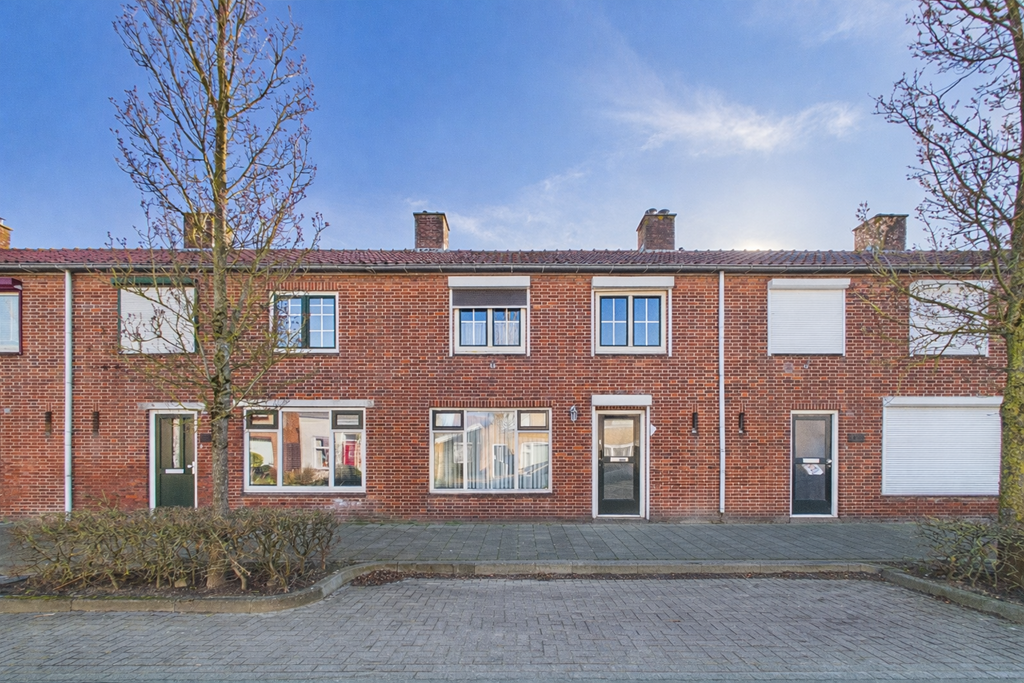 Huis Koningin Julianastraat 22 in Hoofdplaat
