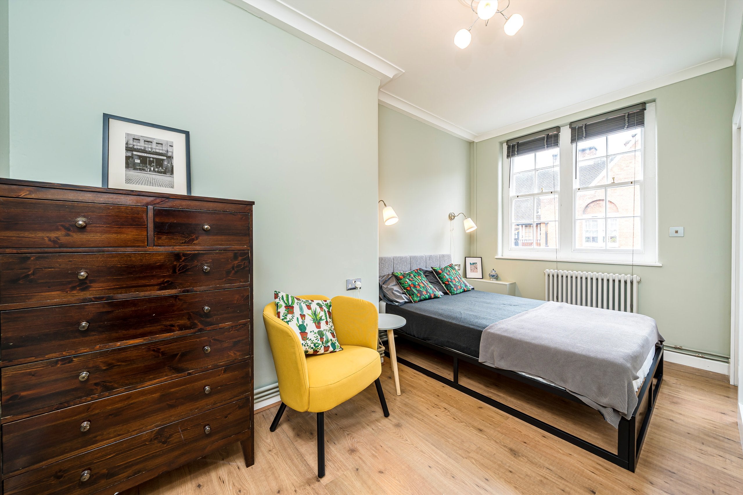 Flat Webber Row in Greater London