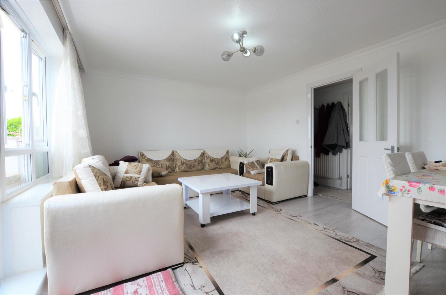 Flat Sebastopol Road in Greater London
