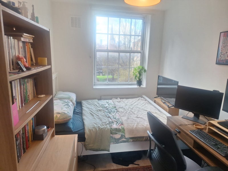 Flat Greenham Close in Greater London