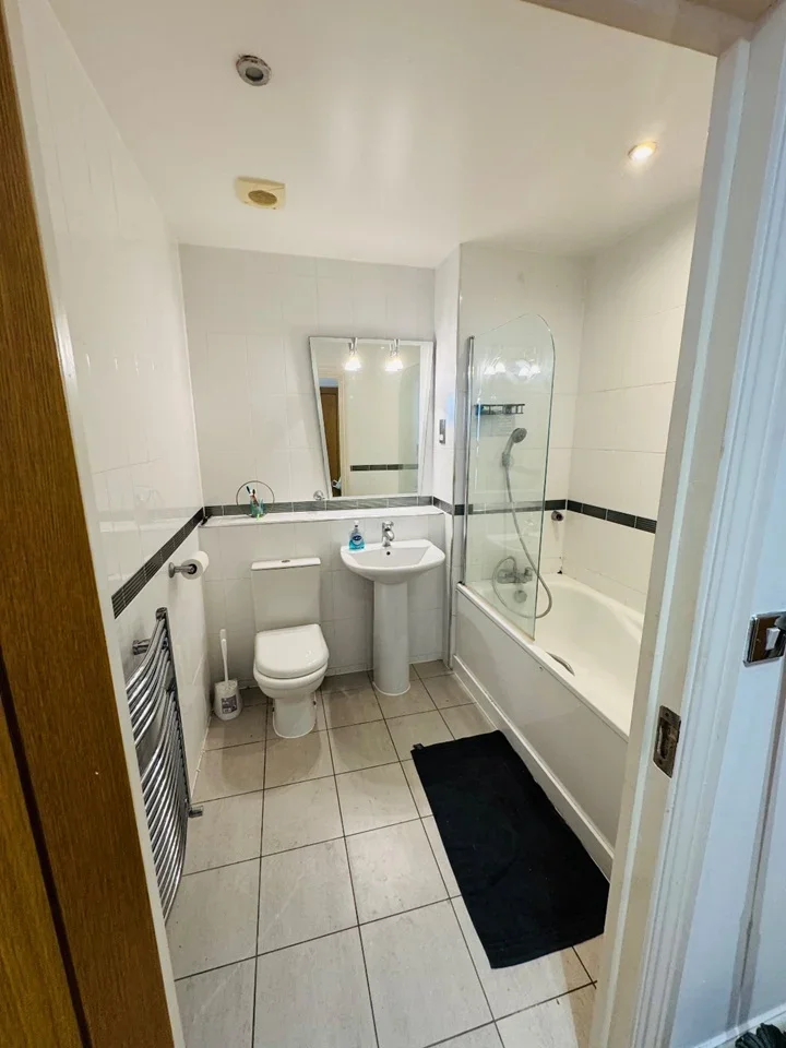 Room Miles Close in Greater London