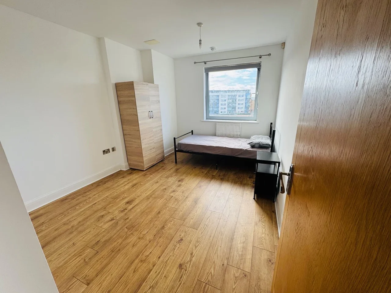 Room Miles Close in Greater London