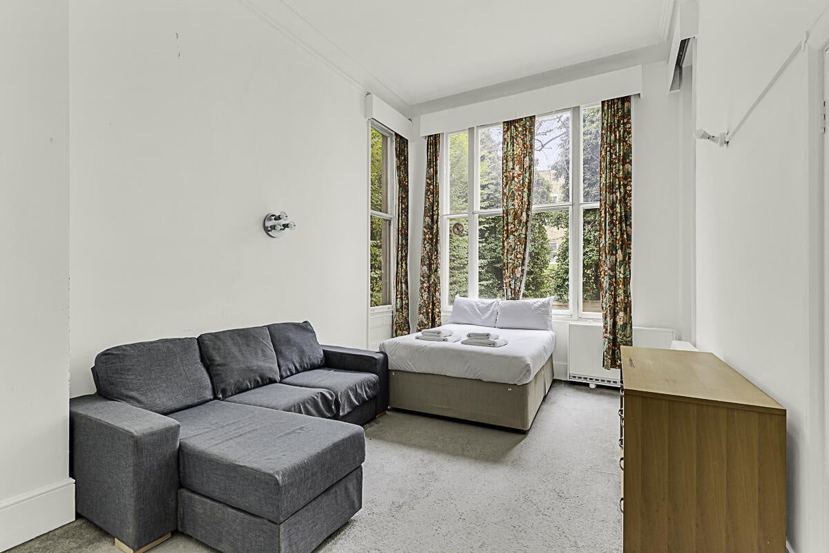 Flat Pembridge Square in Greater London