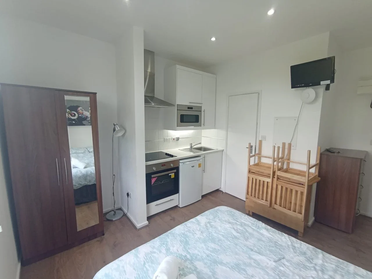 Flat Blenheim Gardens in Greater London