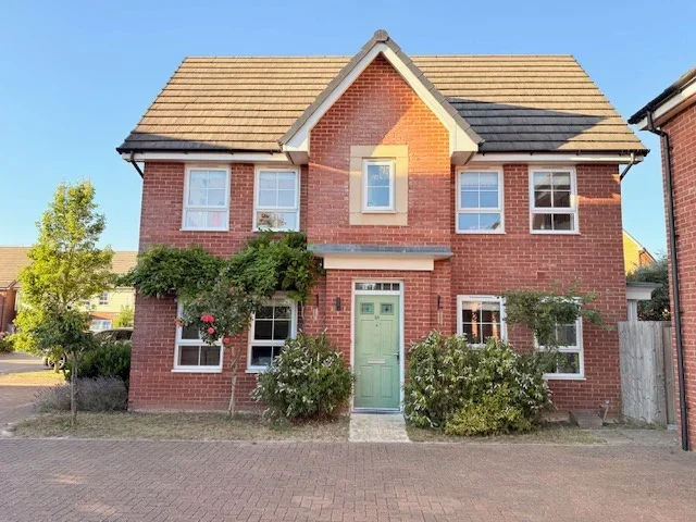 House Aquitania Close in Milton Keynes