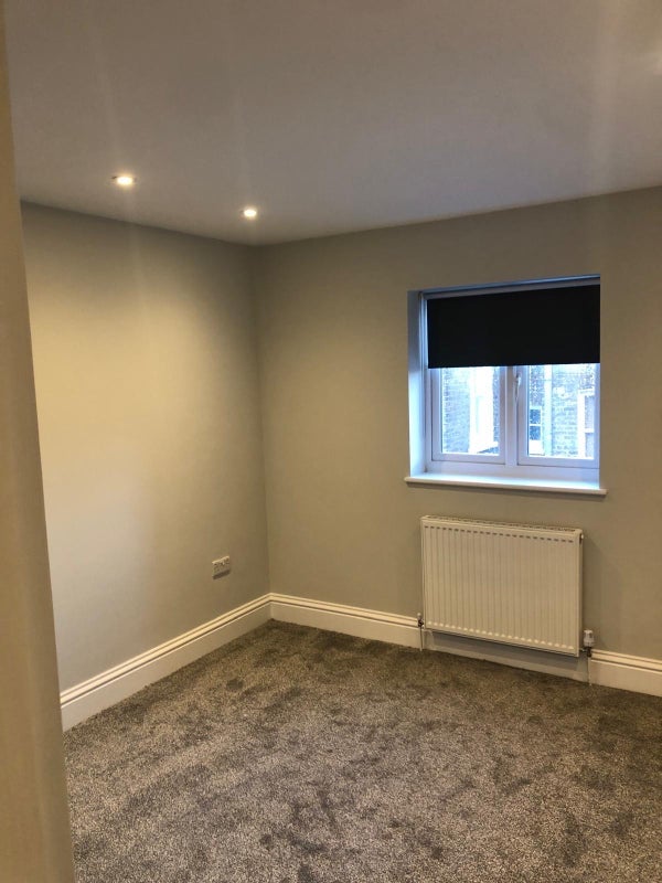 Room Askew Road in Greater London