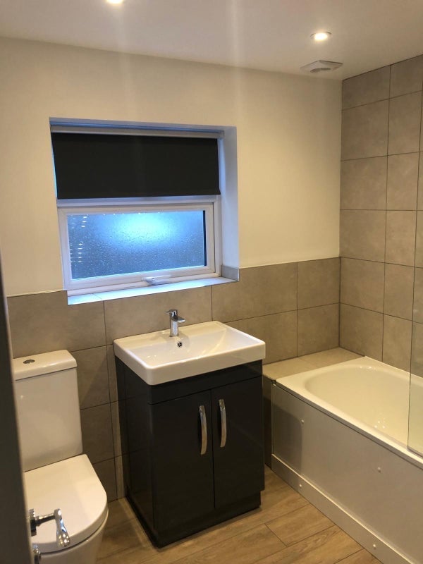 Room Askew Road in Greater London