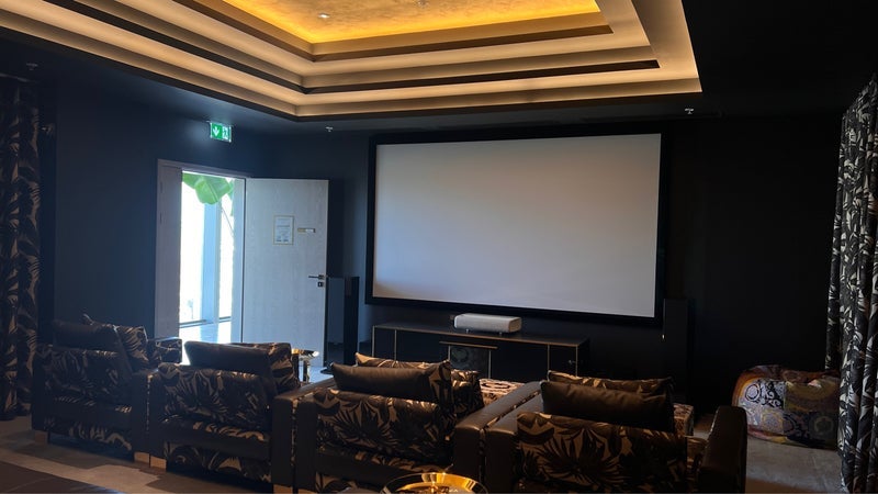 Room Miles Street in Greater London