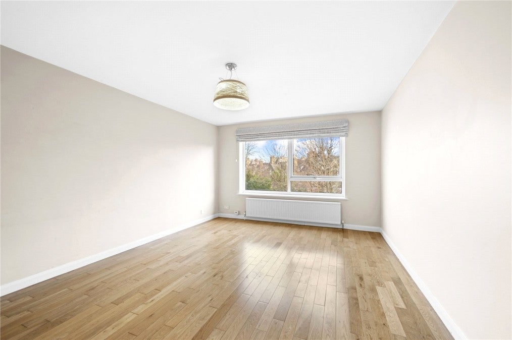 Flat Upper Richmond Road in Greater London