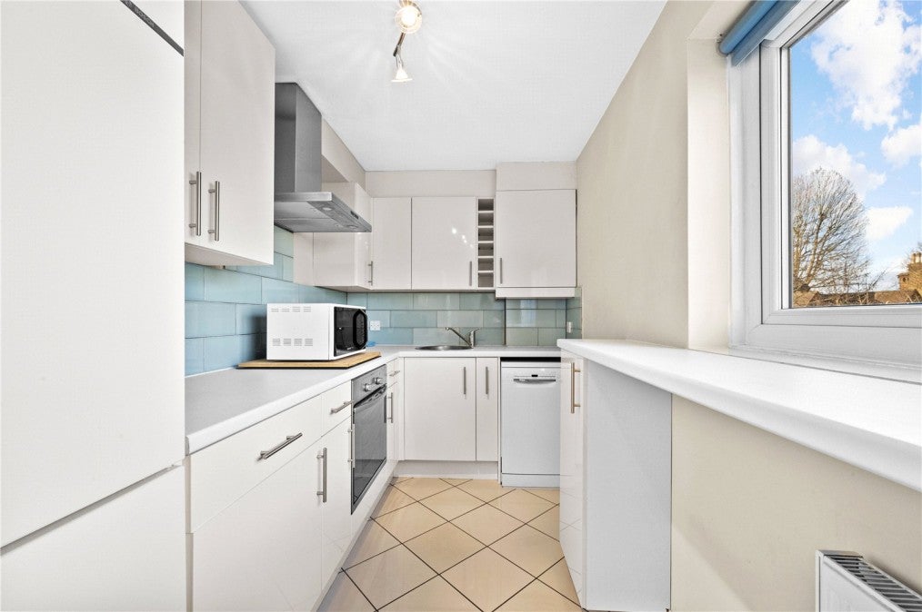Flat Upper Richmond Road in Greater London