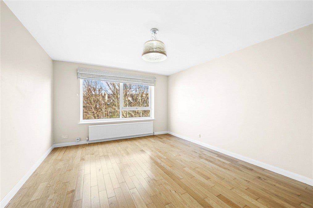 Flat Upper Richmond Road in Greater London