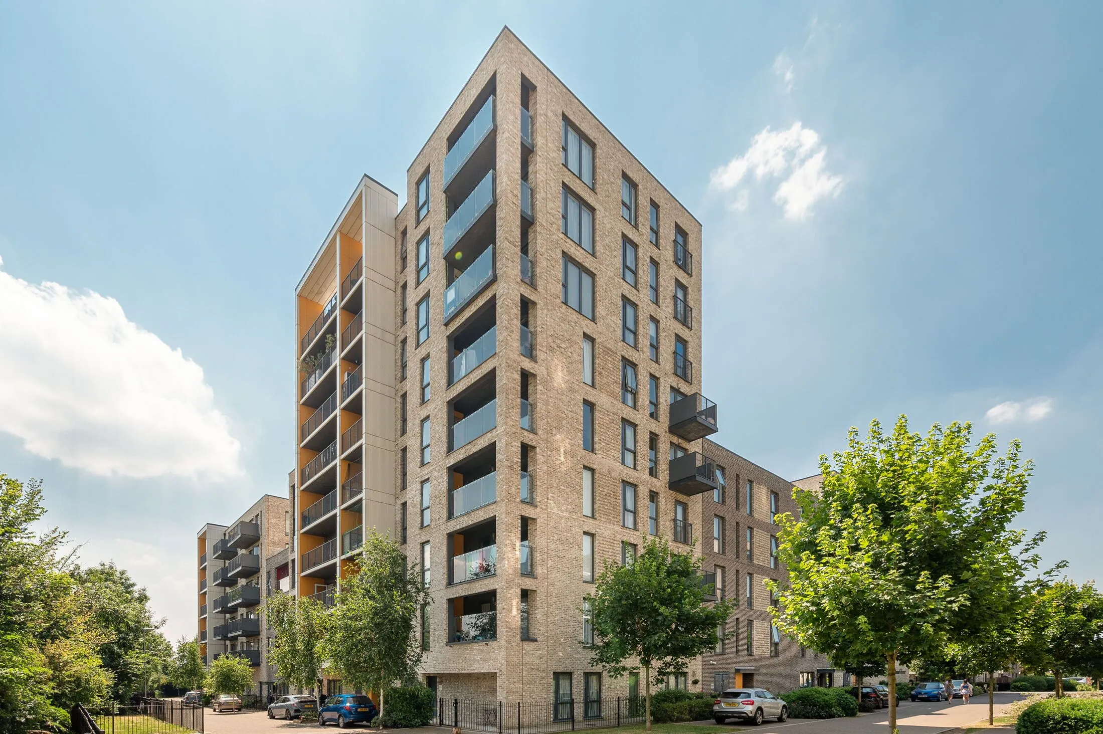 Flat Chronicle Avenue in Greater London