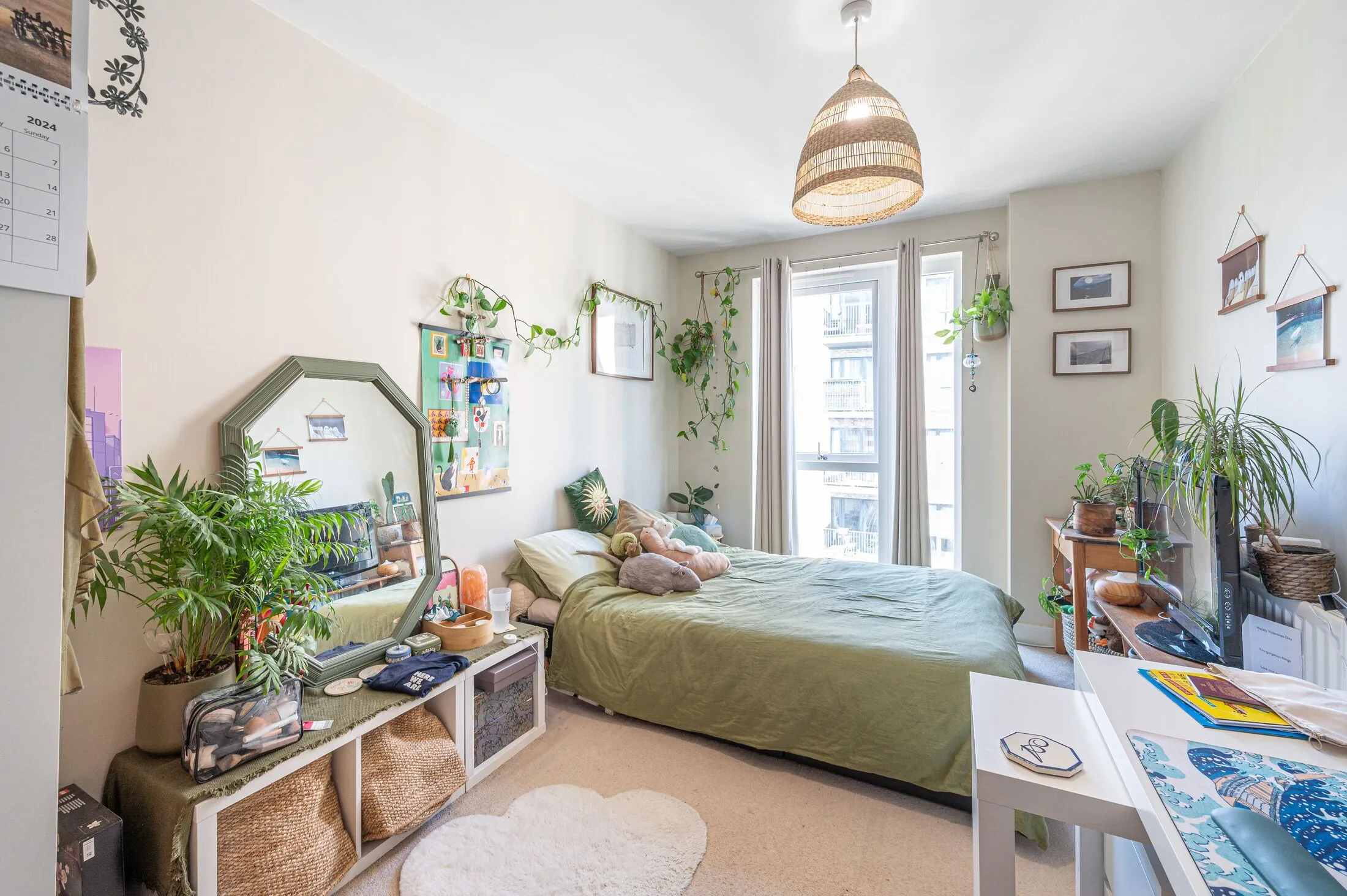 Flat Chronicle Avenue in Greater London