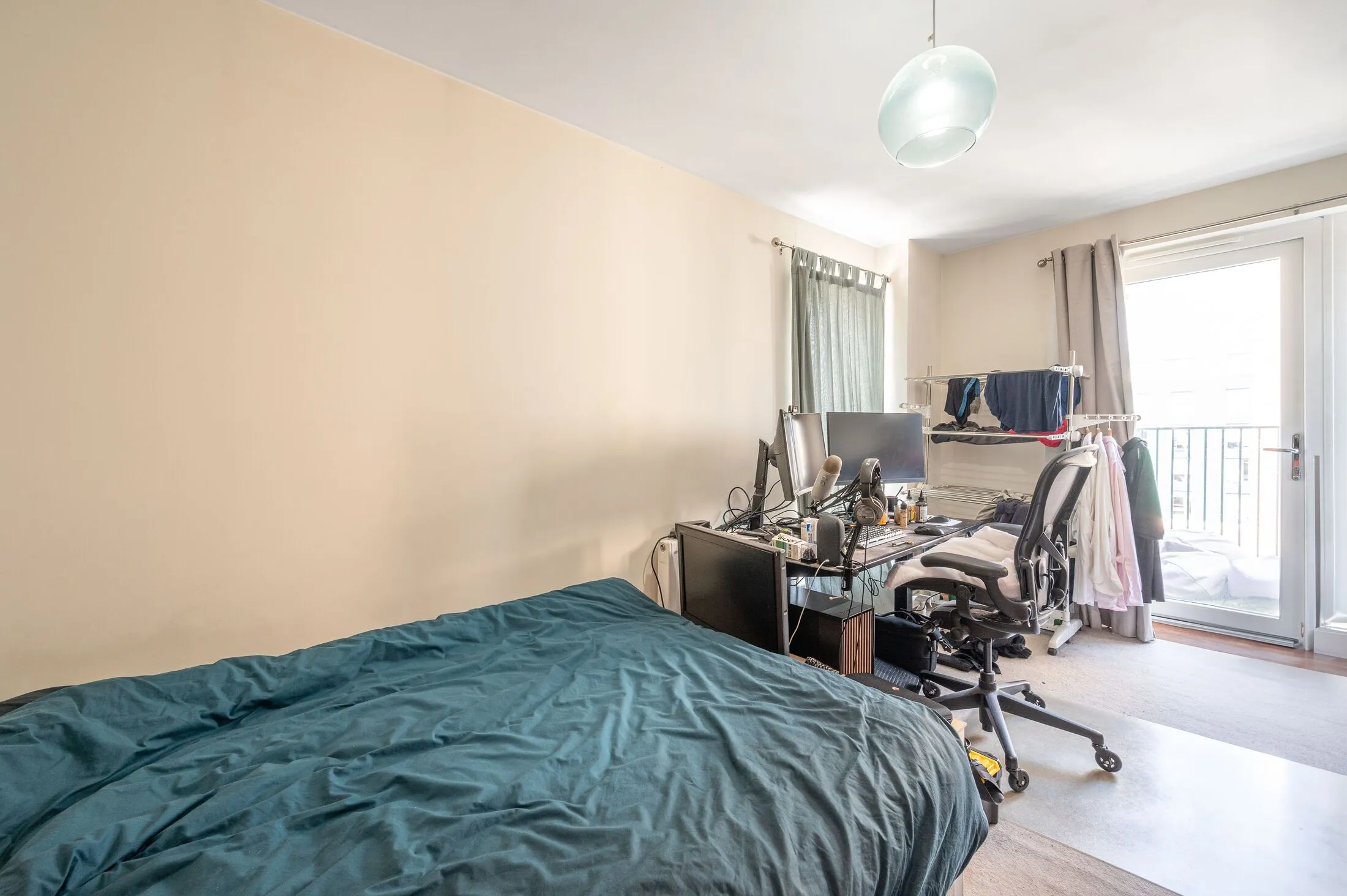 Flat Chronicle Avenue in Greater London
