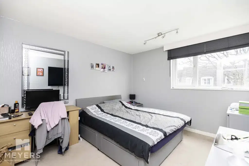 Flat Victoria Road in Ferndown