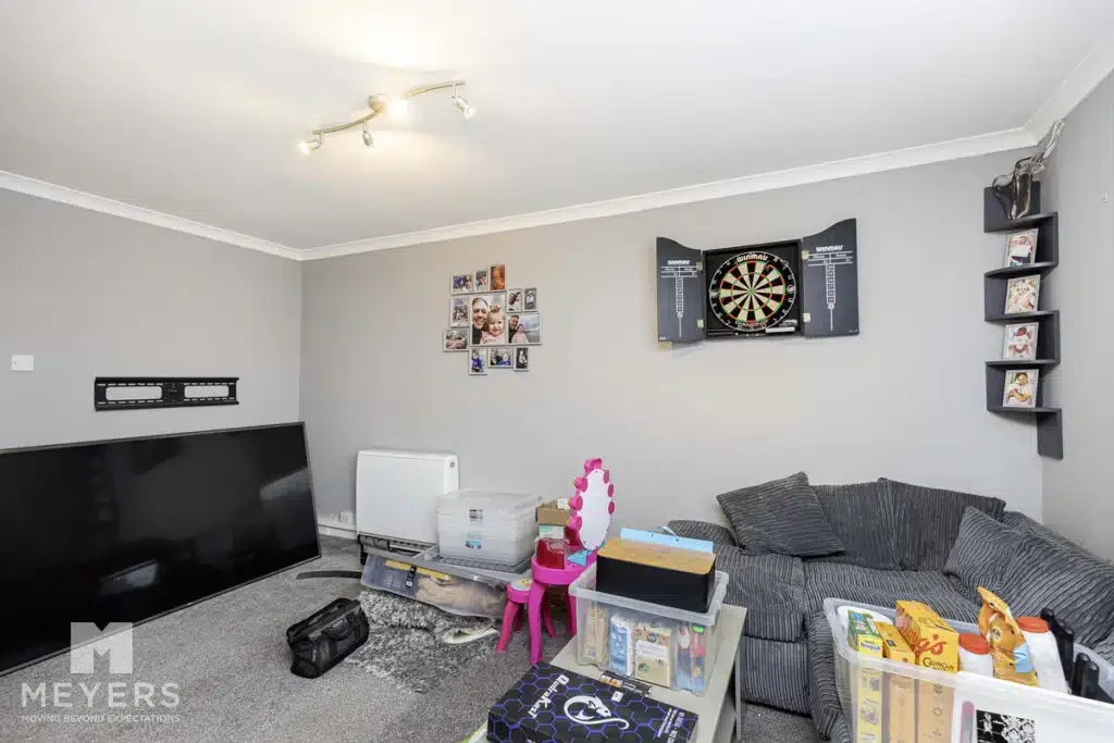Flat Victoria Road in Ferndown