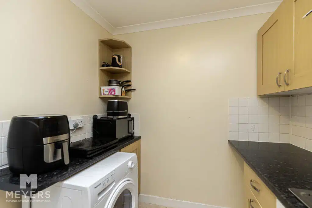 Flat Victoria Road in Ferndown