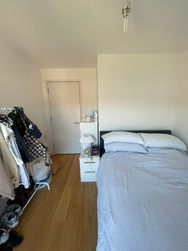 Room Collent Street in Greater London