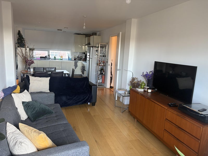 Room Collent Street in Greater London