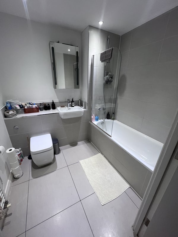Room Collent Street in Greater London