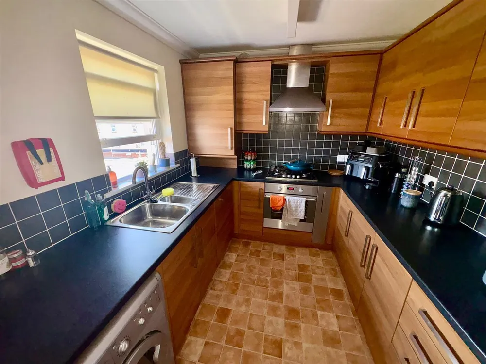Flat Hoker Road in Exeter