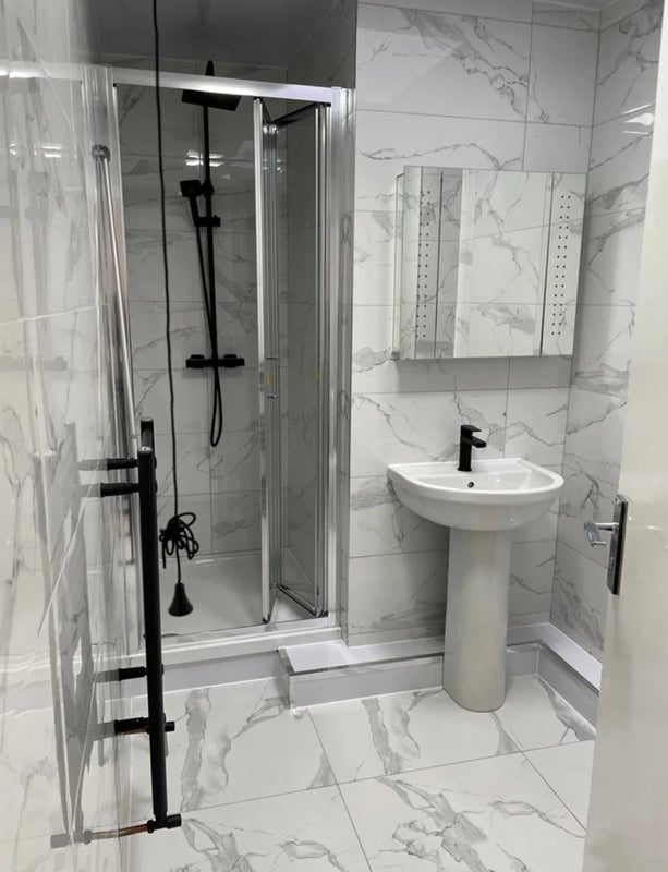 Room Cassland Road in Greater London