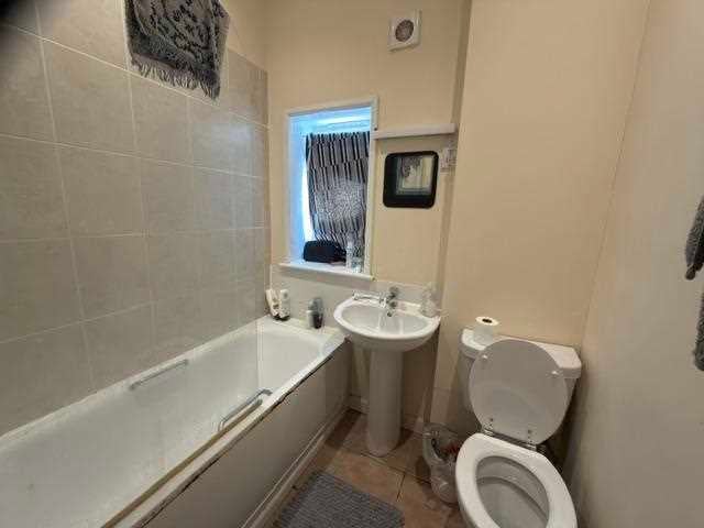 Flat Bath Road in Bristol
