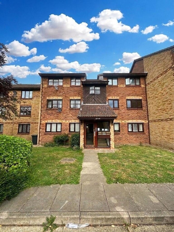 Flat Veronica Gardens in Greater London