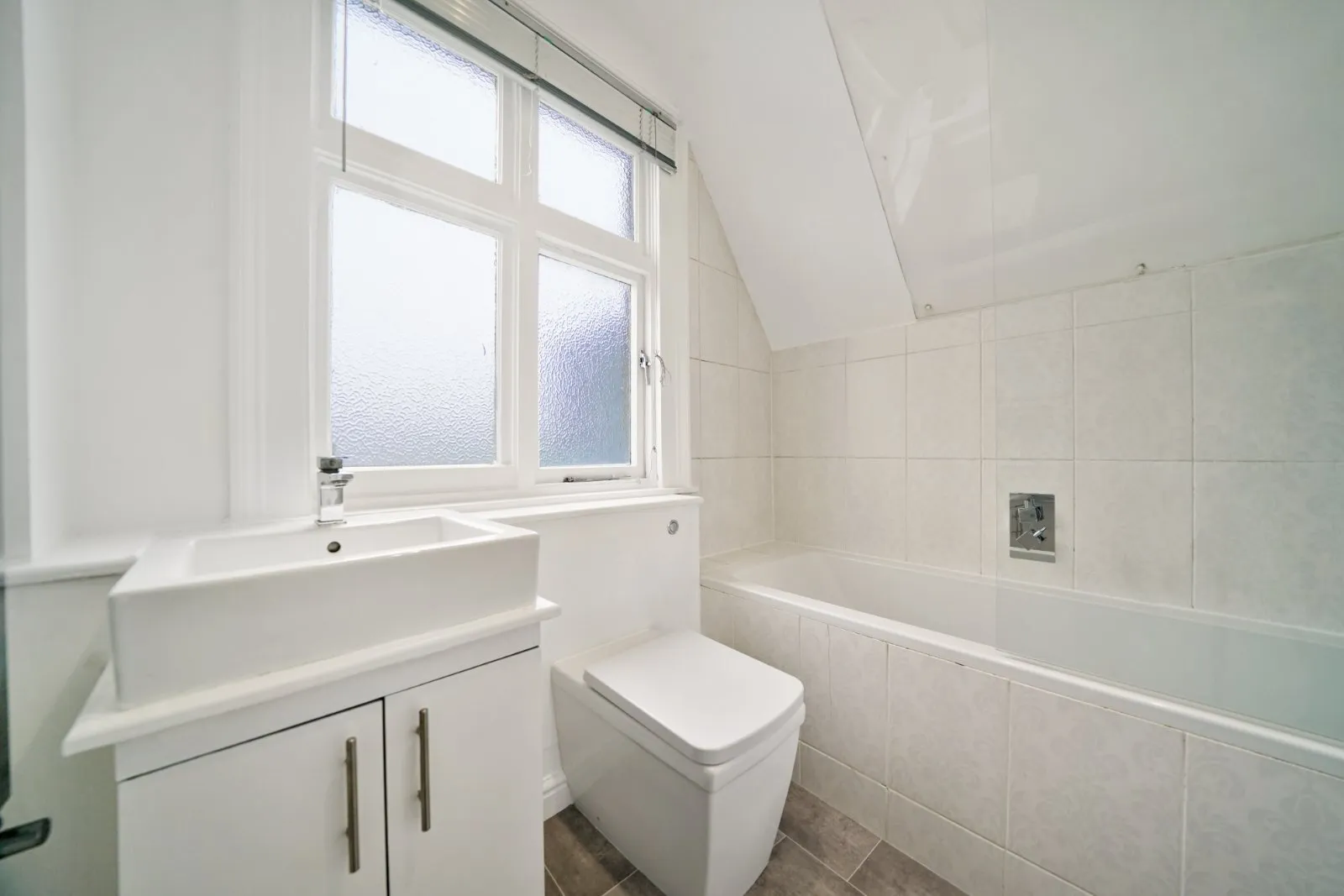 Flat Hackney Road in Greater London
