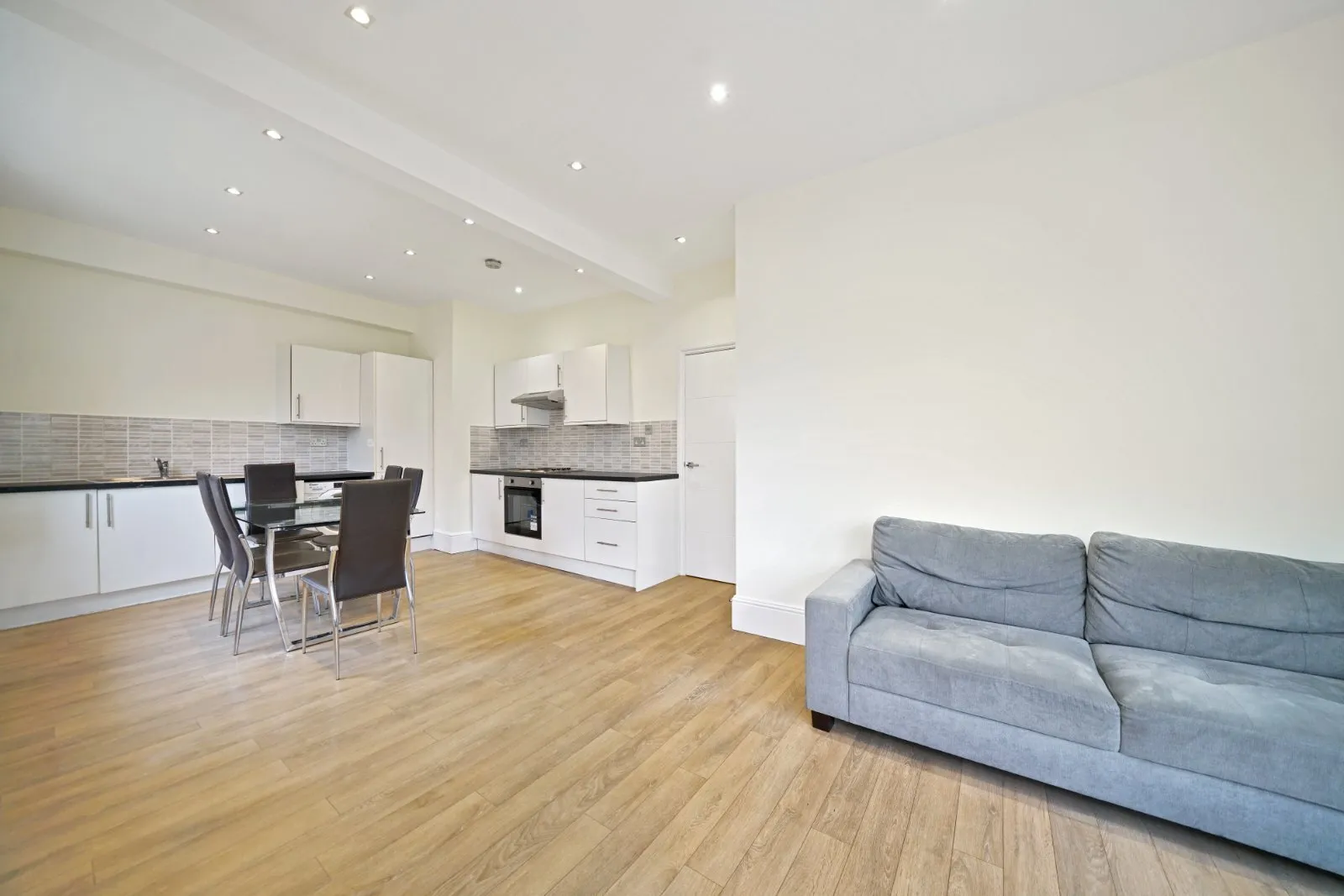 Flat Hackney Road in Greater London