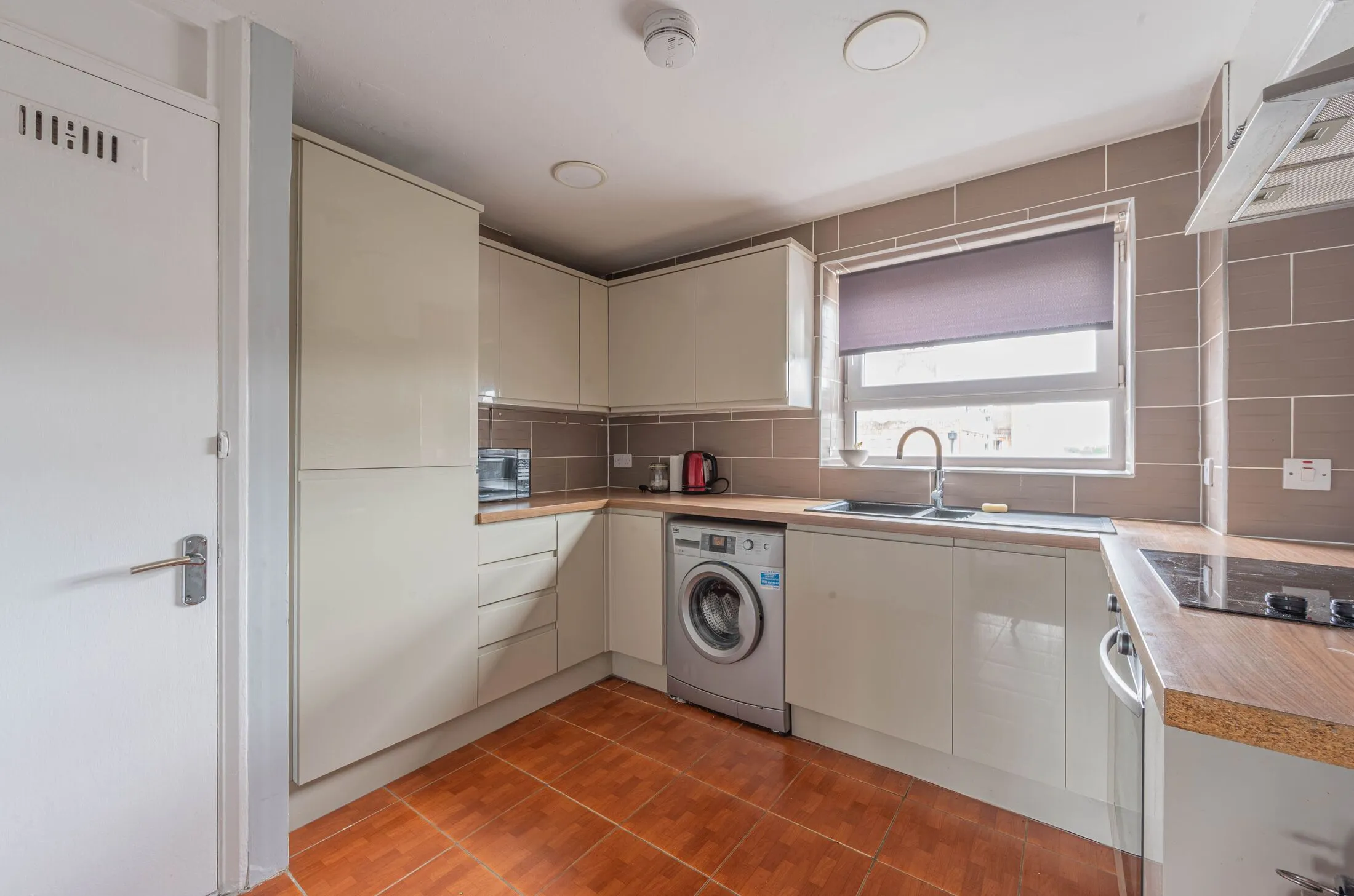 Flat Sutton Street in Greater London