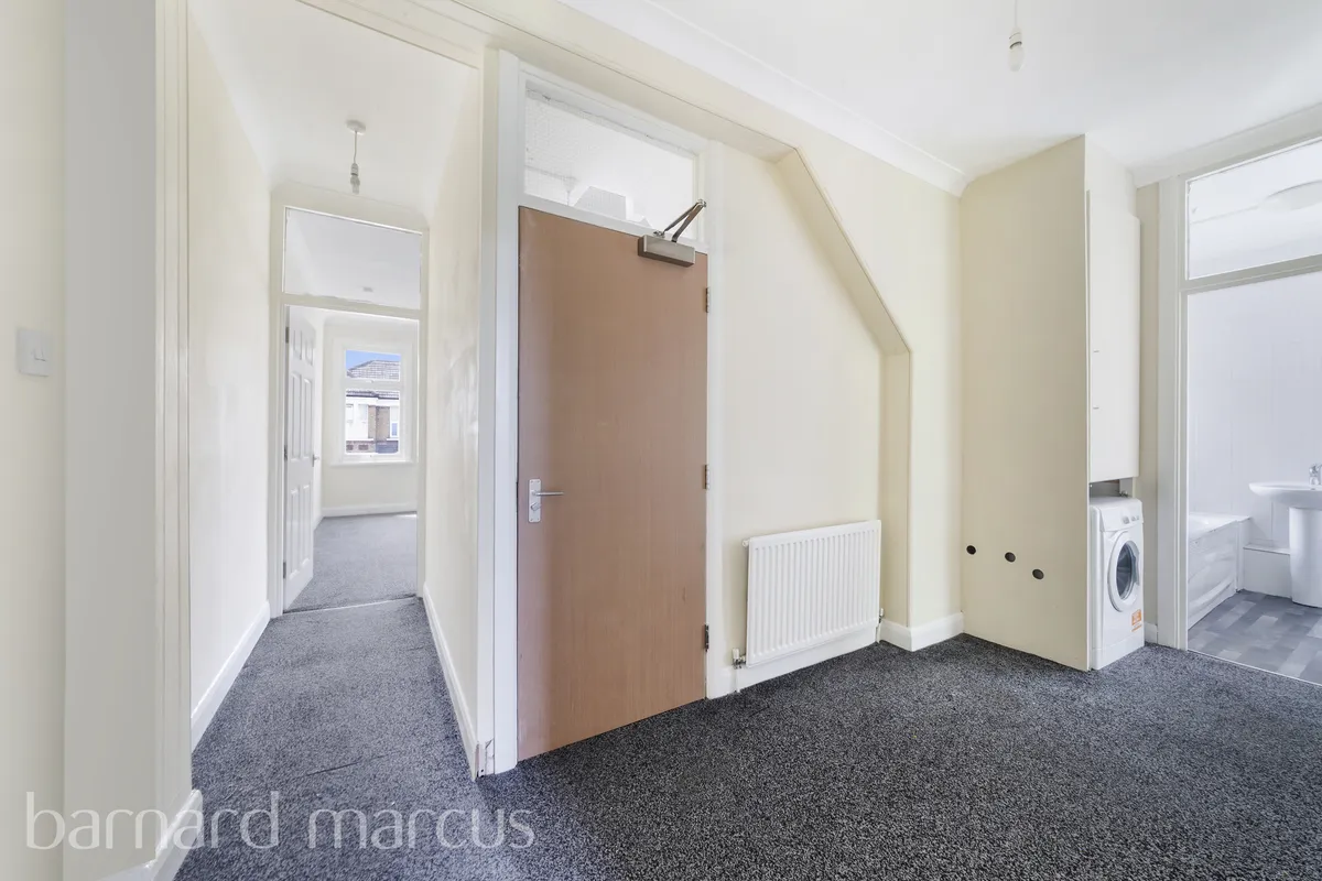 Flat Carholme Road in Greater London