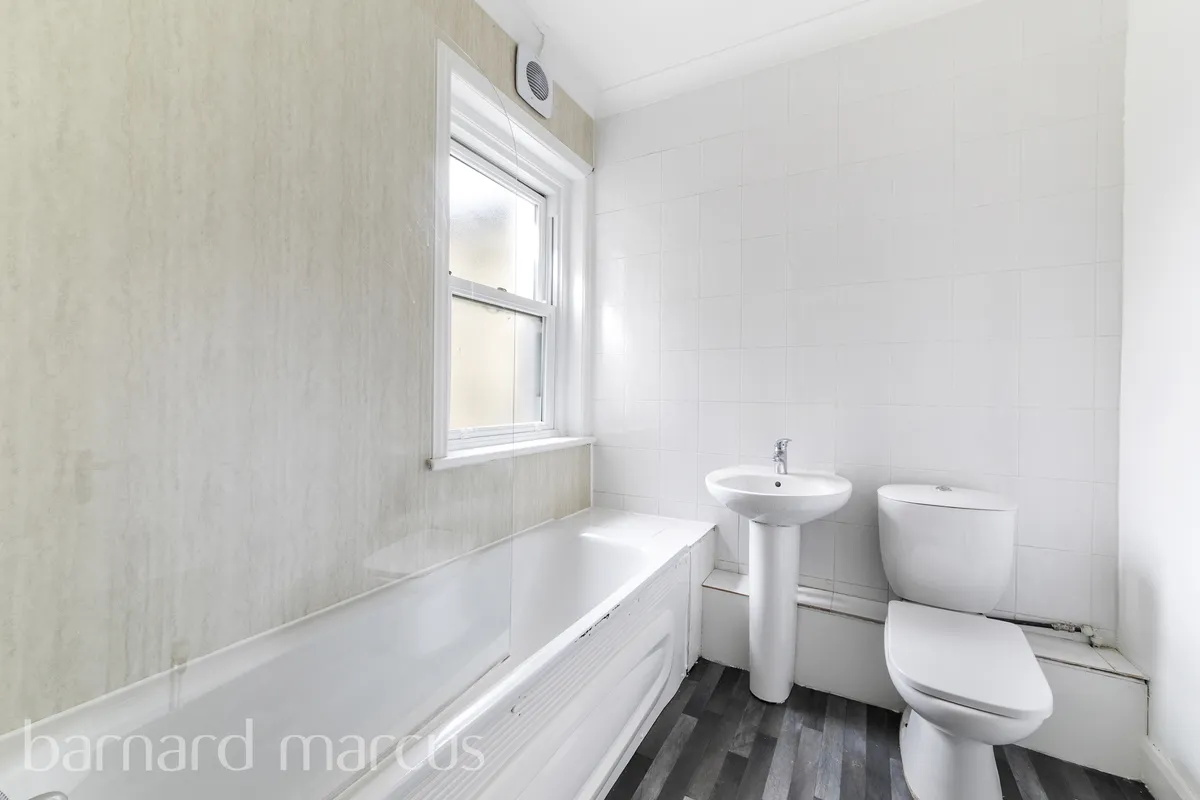 Flat Carholme Road in Greater London