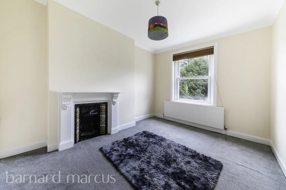 Flat Carholme Road in Greater London