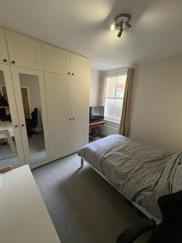 Room Brookwood Road in Greater London