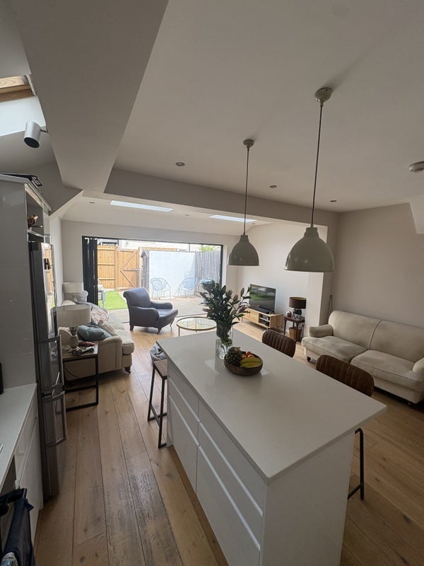 Room Brookwood Road in Greater London