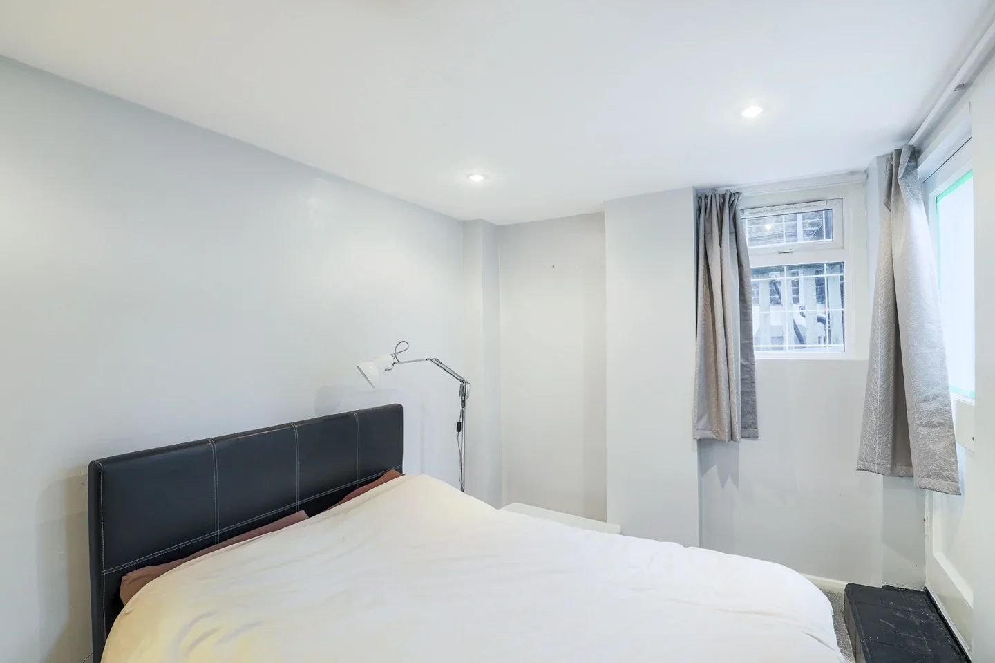 Flat Jerningham Road in Greater London