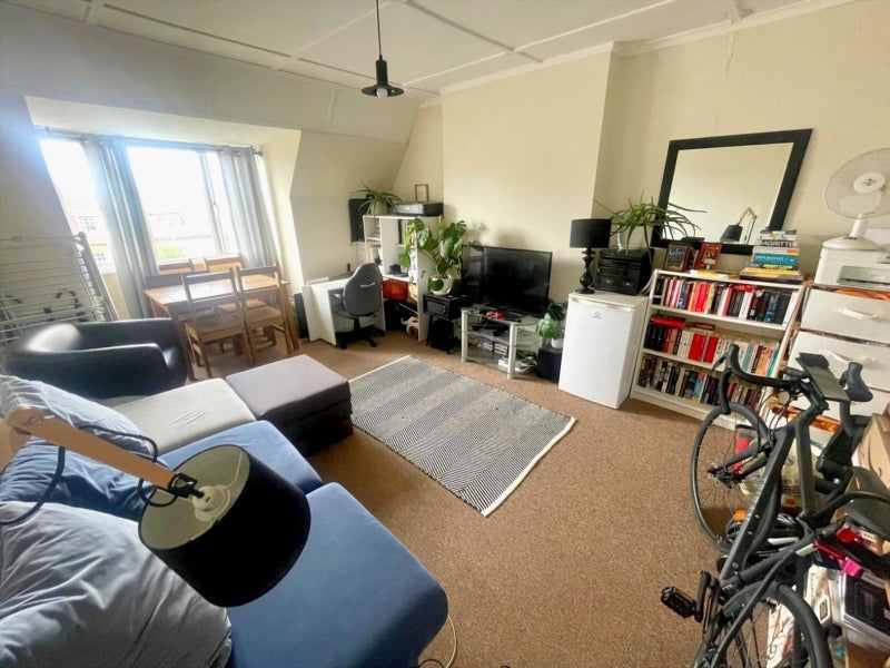 Room Thirlmere Road in Greater London