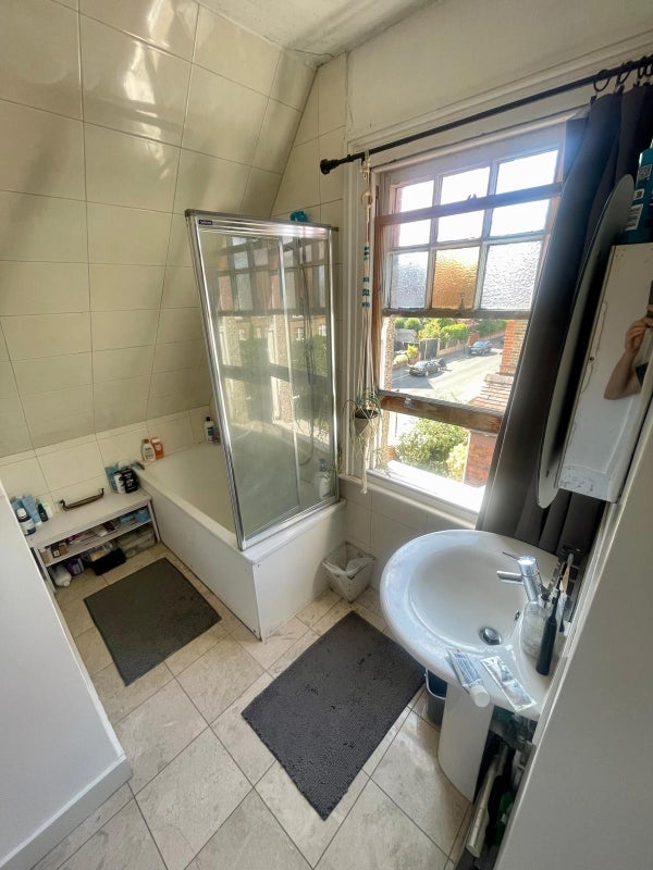 Room Thirlmere Road in Greater London