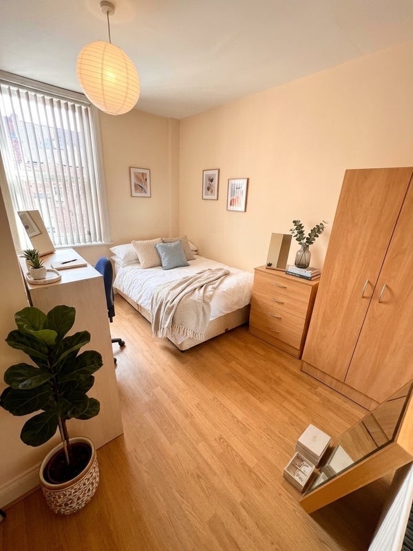 Room Osborne Road in Newcastle upon Tyne
