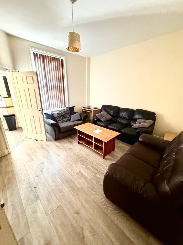 Room Osborne Road in Newcastle upon Tyne