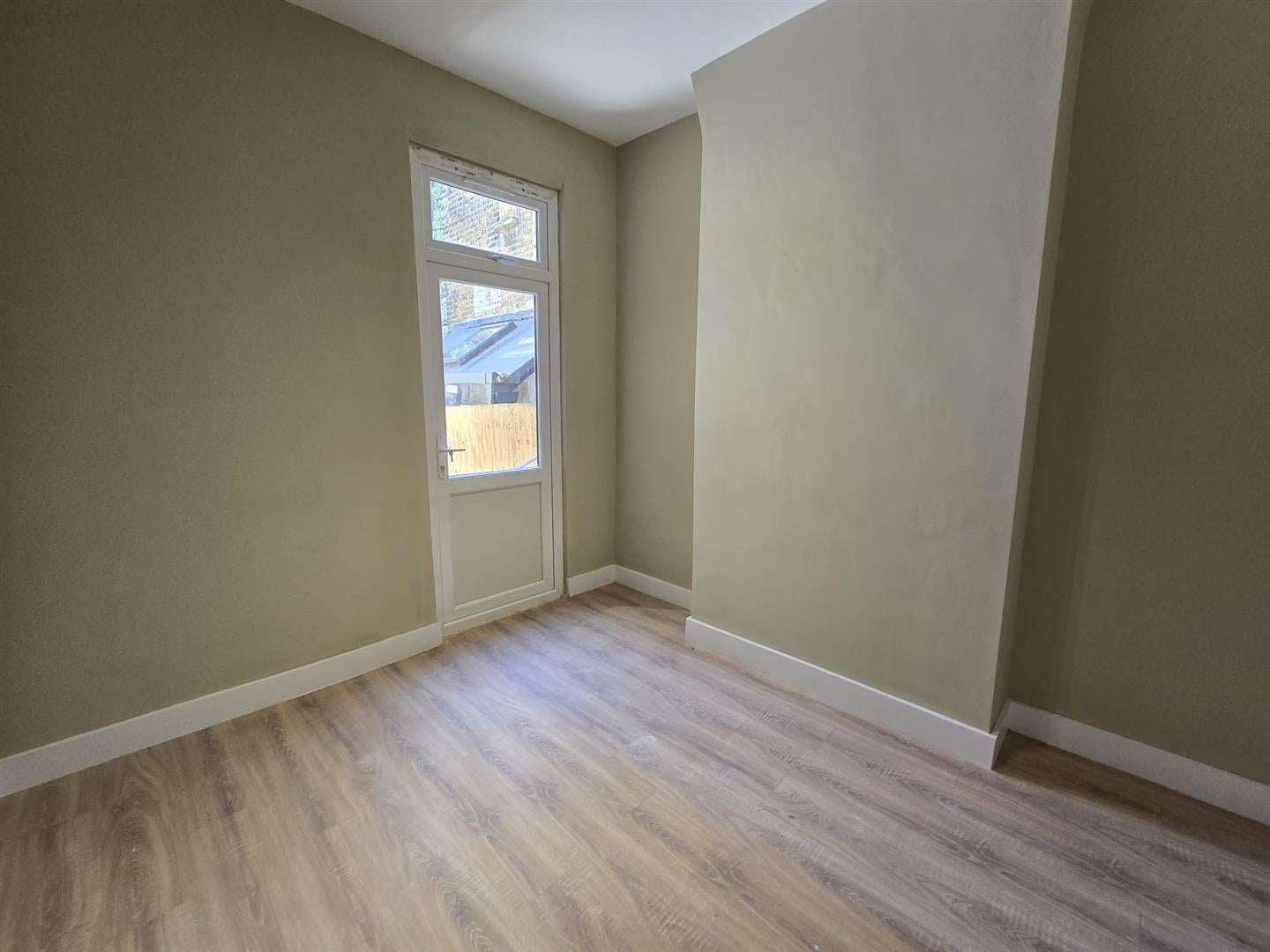 Flat Rainville Road in Greater London